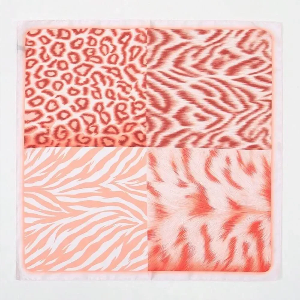 Cheetah print scarf P89
